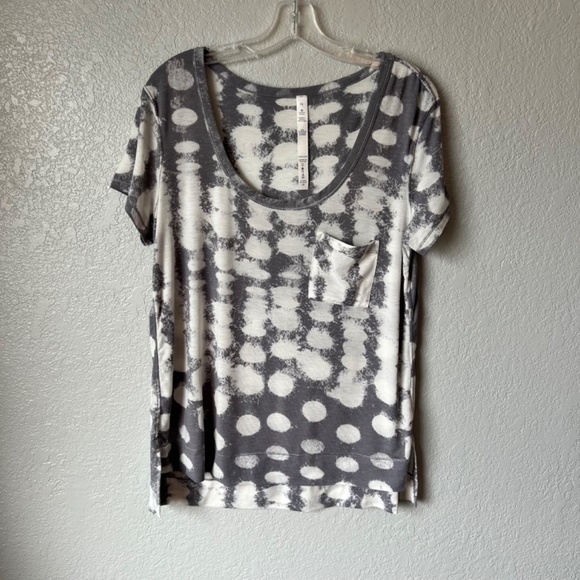 Lululemon Perfect Layer Tee in seaside dot burnout - Picture 3 of 10